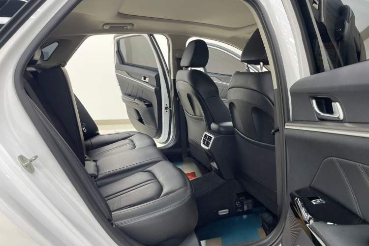 Used Kia K5 2021 270T CVVD Refreshed Edition Interior 5