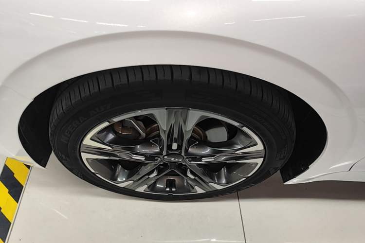 Used Kia K5 2021 380T GT-Line Refreshed Edition Left Front Wheel Hub