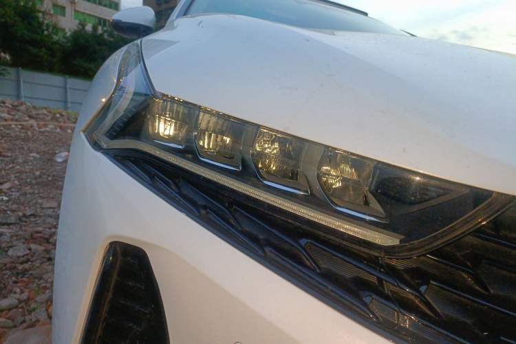 Used Kia K5 2021 270T CVVD Refreshed Edition Right Front Headlight