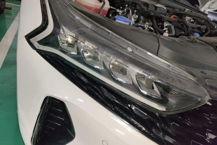 Used Kia K5 2021 270T CVVD Refreshed Edition Right Front Headlight