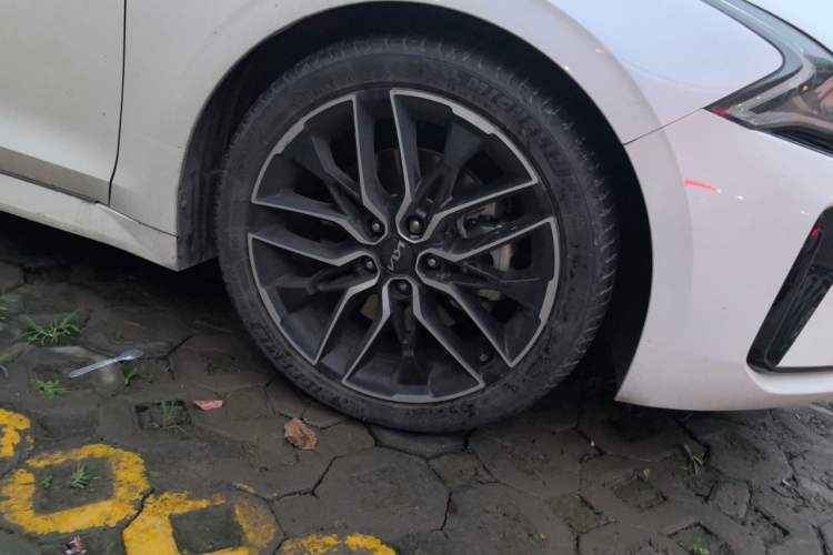 Used Kia K5 2021 380T GT-Line Refreshed Edition Right Front Wheel Hub
