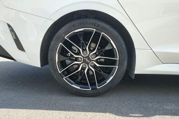 Used Kia K5 2021 380T GT-Line Flagship Edition Right Rear Wheel Hub