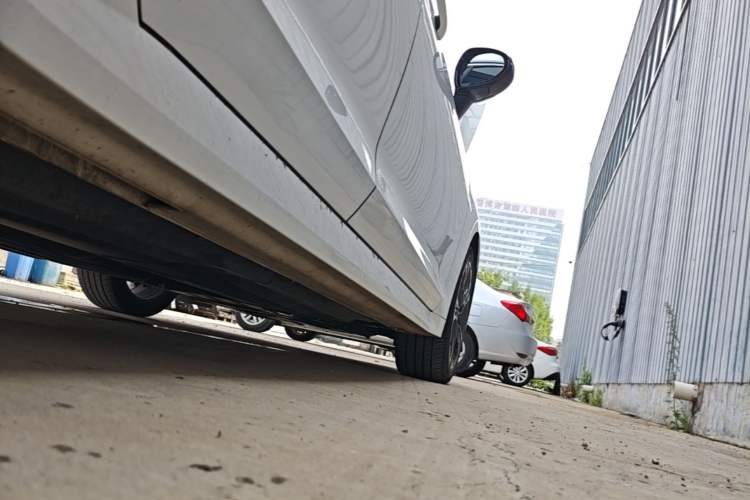 Used Kia K5 2021 270T CVVD Refreshed Edition Right Side Sill