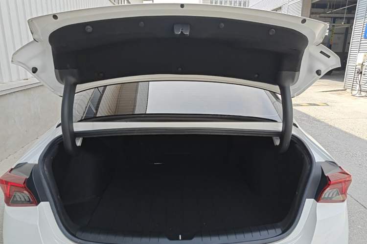 Used Kia K5 2021 270T CVVD Refreshed Edition Trunk