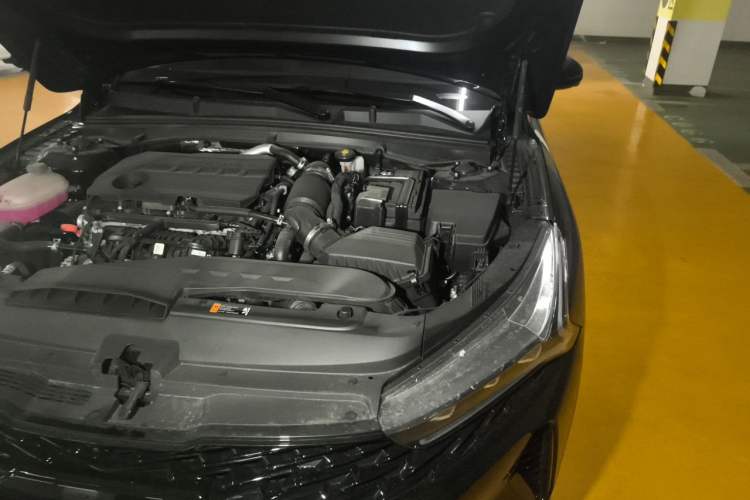 Used Kia K5 2025 2.0T Flagship Edition Engine Bay Left