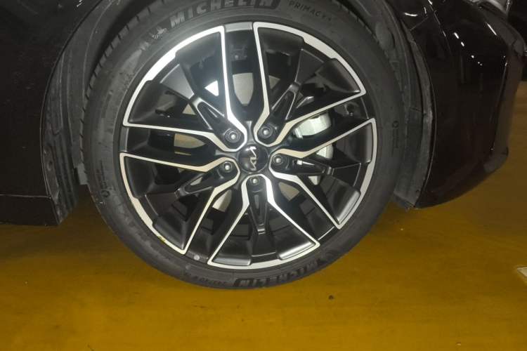 Used Kia K5 2025 2.0T Flagship Edition Right Front Wheel Hub