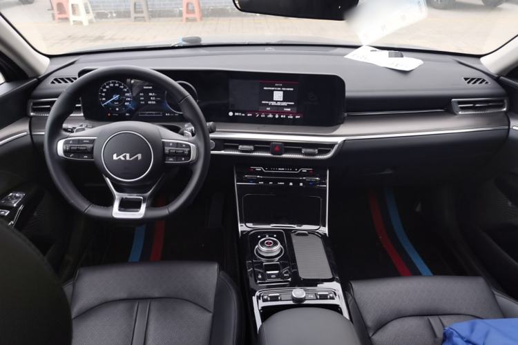 Used Kia K5 2025 1.5T Prestige Edition Center Console