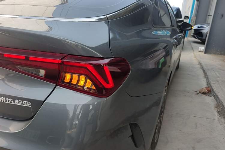 Used Kia K5 2025 1.5T Prestige Edition Right Rear Taillight