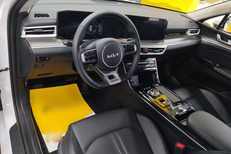 Used Kia K5 2025 1.5T Luxury Edition Center Console