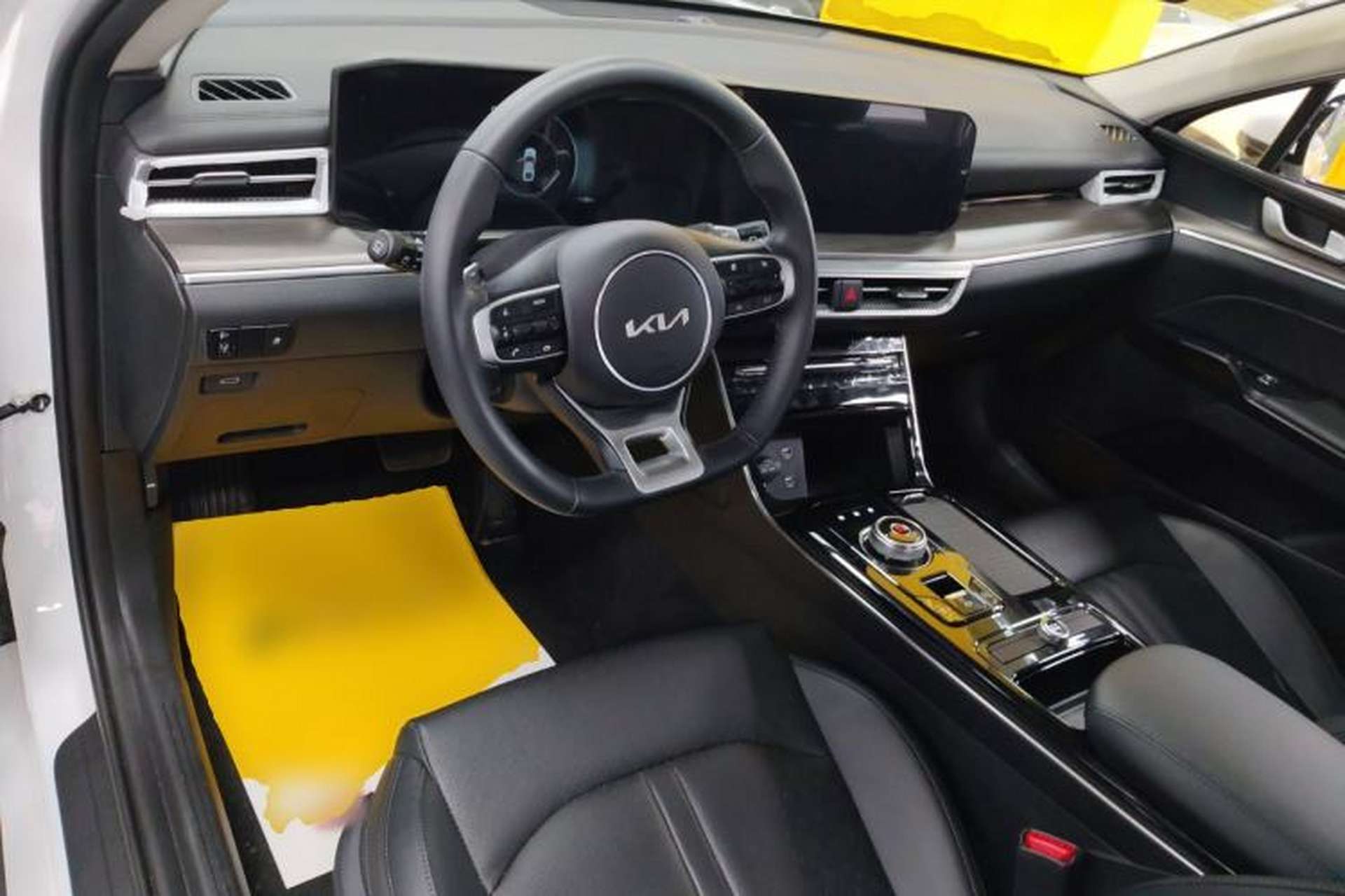 Used Kia K5 2025 1.5T Luxury Edition Center Console