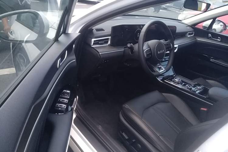 Used Kia K5 2025 1.5T Prestige Edition Driver Seat