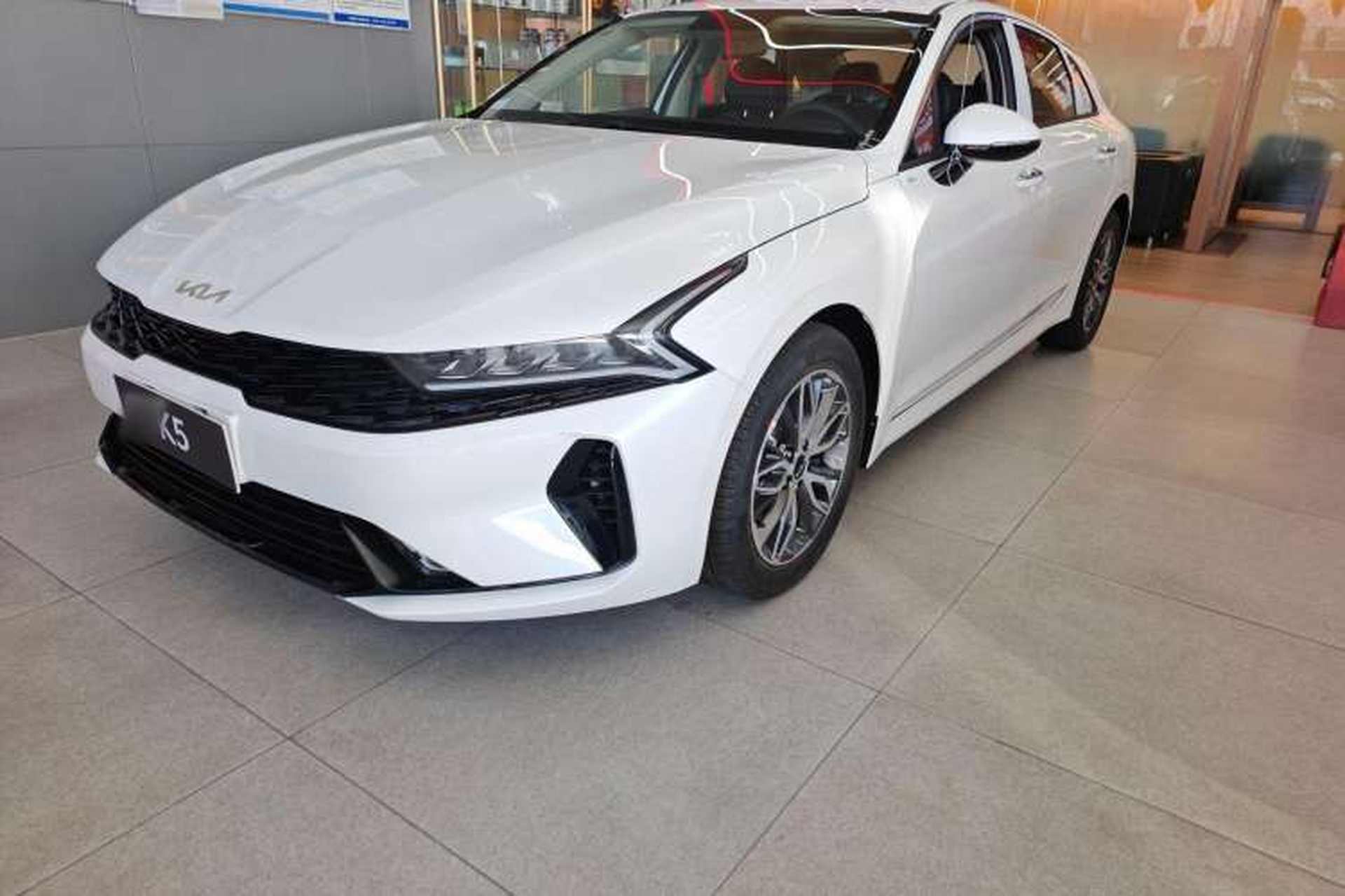 Used Kia K5 2025 1.5T Luxury Edition Front Left 45 Deg