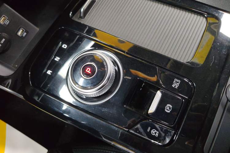 Used Kia K5 2025 1.5T Luxury Edition Gear Lever
