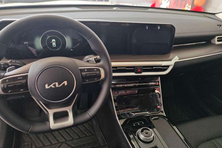 Used Kia K5 2025 1.5T Luxury Edition Interior 3