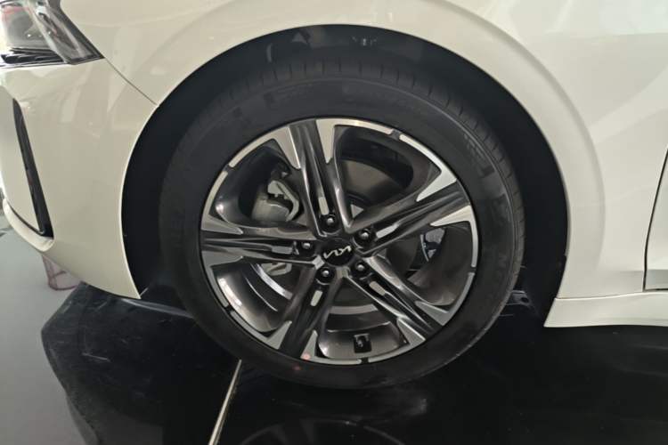 Used Kia K5 2025 1.5T Prestige Edition Left Front Wheel Hub