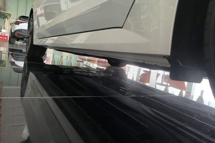 Used Kia K5 2025 1.5T Prestige Edition Left Side Sill