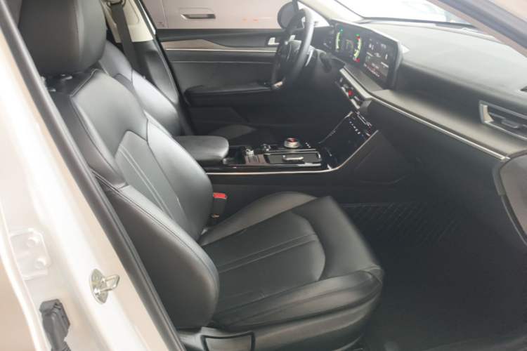 Used Kia K5 2025 1.5T Luxury Edition Right Front Seat