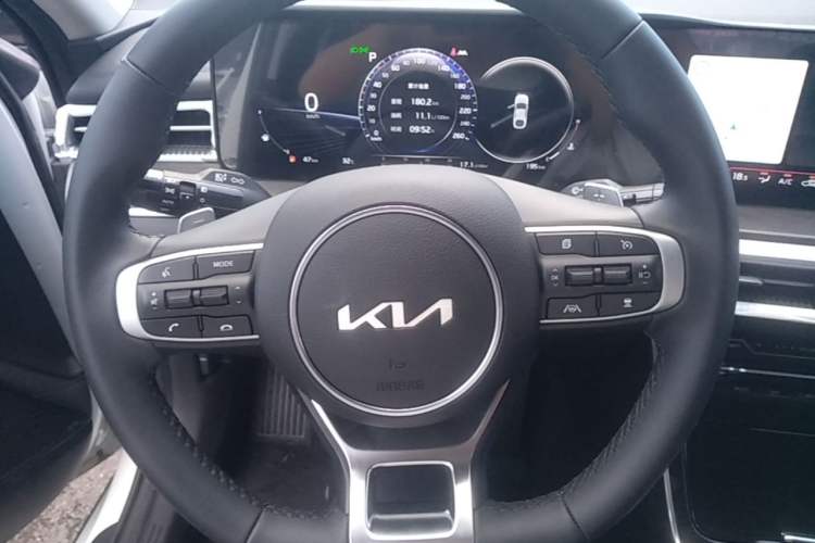 Used Kia K5 2025 1.5T Prestige Edition Steering Wheel