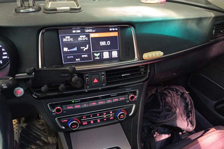 Used Kia K5 New Energy 2018 2.0L ZhiZun Edition Audio And AC Panel