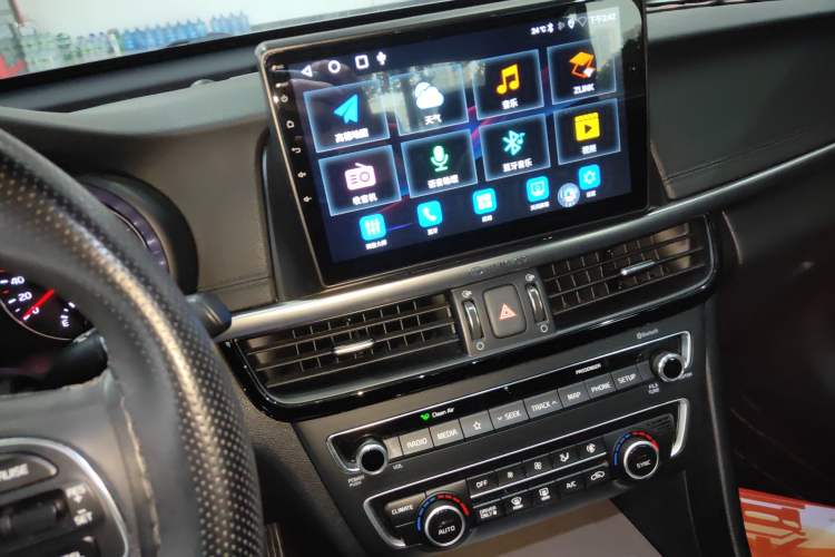 Used Kia K5 New Energy 2018 2.0L ZhiZun Edition Audio And AC Panel