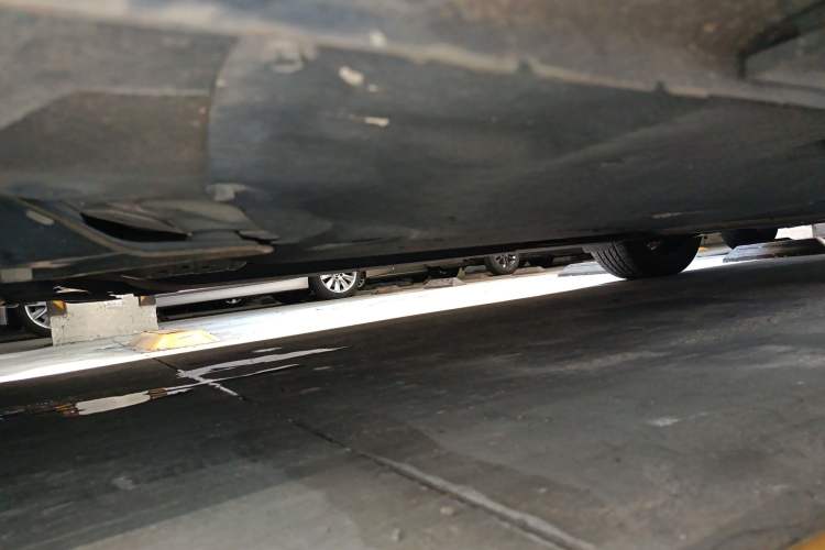 Used Kia K5 New Energy 2018 2.0L ZhiZun Edition Chassis Front Left