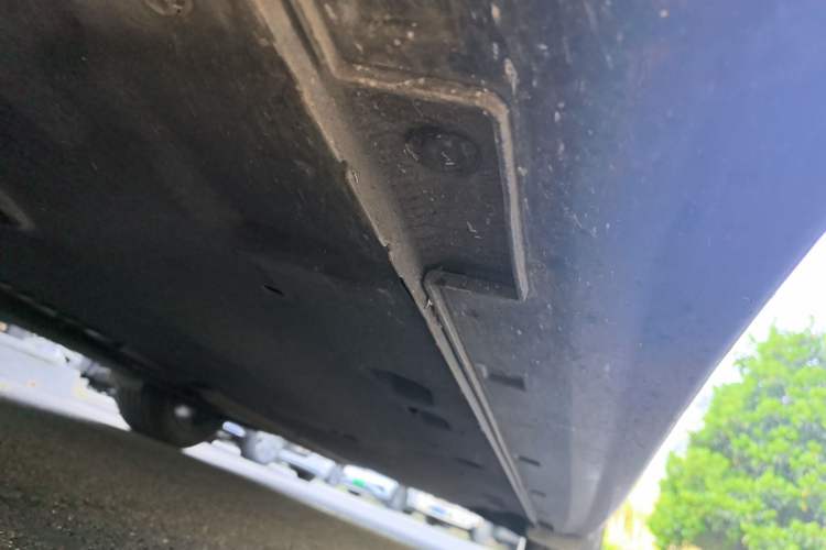Used Kia K5 New Energy 2018 2.0L ZhiZun Edition Chassis Front Left