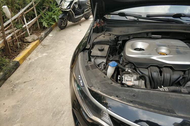 Used Kia K5 New Energy 2018 2.0L ZhiZun Edition Engine Bay Right