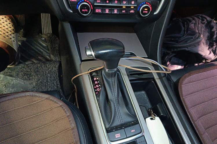 Used Kia K5 New Energy 2018 2.0L ZhiZun Edition Gear Lever