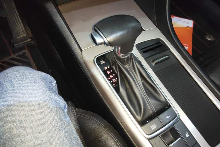 Used Kia K5 New Energy 2018 2.0L ZhiZun Edition Gear Lever