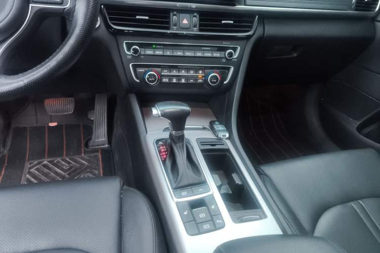 Used Kia K5 New Energy 2018 2.0L ZhiZun Edition Gear Lever