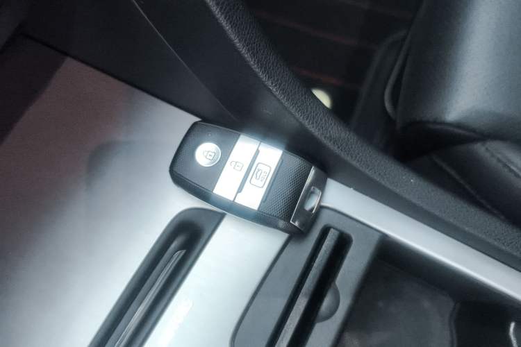 Used Kia K5 New Energy 2018 2.0L ZhiZun Edition Interior 1