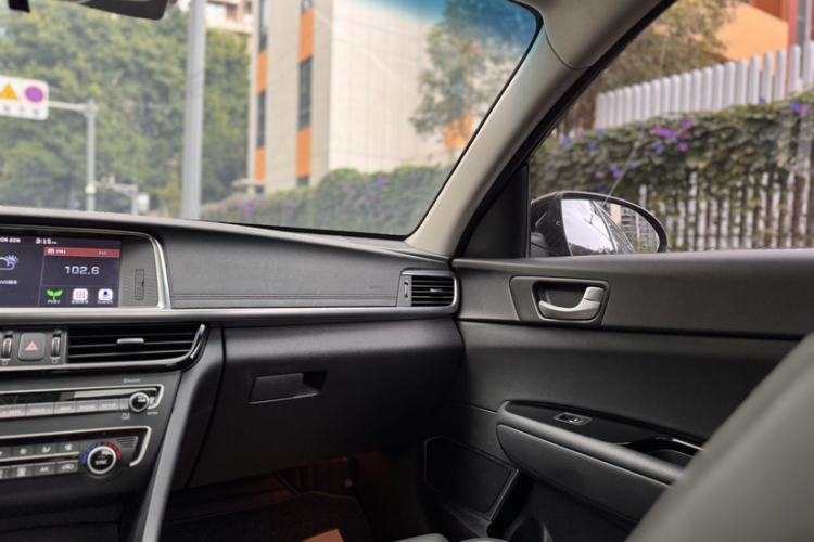Used Kia K5 New Energy 2018 2.0L ZhiZun Edition Interior 2