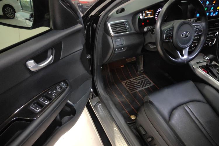 Used Kia K5 New Energy 2018 2.0L ZhiZun Edition Interior 3