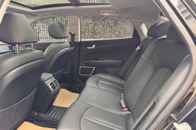 Used Kia K5 New Energy 2018 2.0L ZhiZun Edition Interior 3