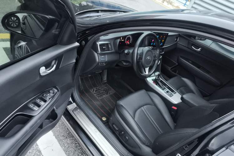 Used Kia K5 New Energy 2018 2.0L ZhiZun Edition Interior 3