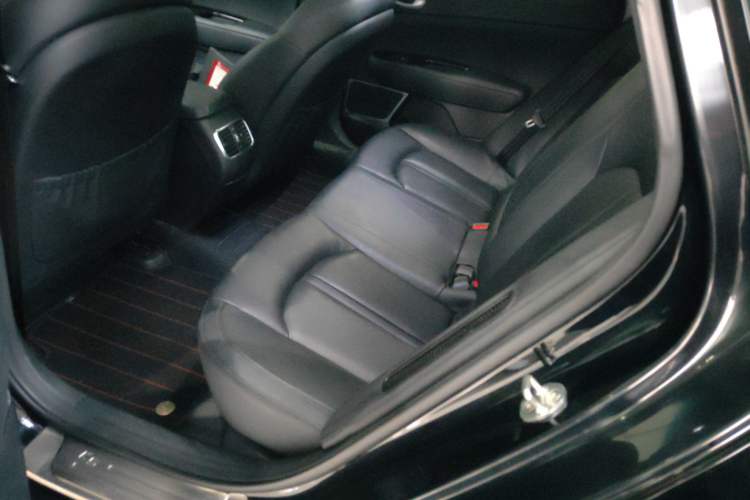 Used Kia K5 New Energy 2018 2.0L ZhiZun Edition Interior 4