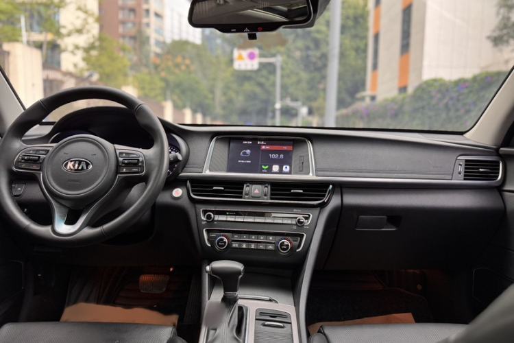 Used Kia K5 New Energy 2018 2.0L ZhiZun Edition Interior 4