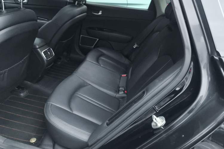 Used Kia K5 New Energy 2018 2.0L ZhiZun Edition Interior 4