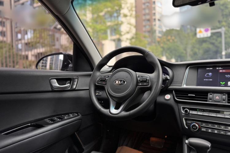Used Kia K5 New Energy 2018 2.0L ZhiZun Edition Interior 7