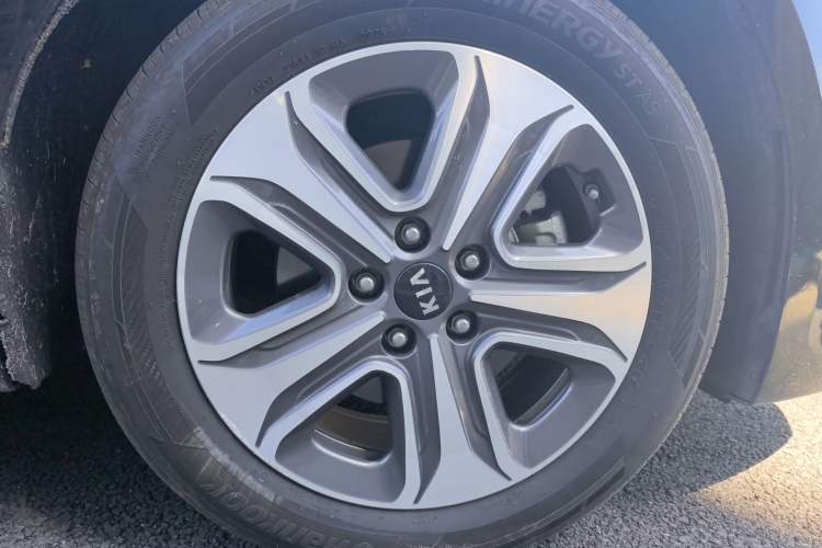 Used Kia K5 New Energy 2018 2.0L ZhiZun Edition Right Front Wheel Hub