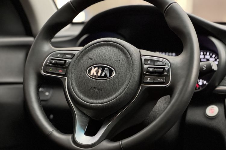 Used Kia K5 New Energy 2018 2.0L ZhiZun Edition Steering Wheel