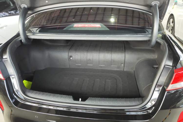 Used Kia K5 New Energy 2018 2.0L Smart Enjoyment Version Trunk