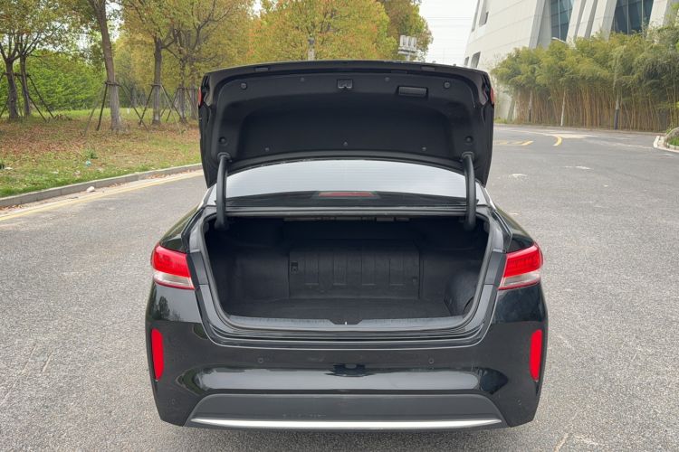 Used Kia K5 New Energy 2018 2.0L ZhiZun Edition Trunk