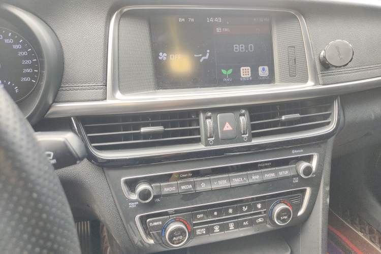 Used Kia K5 New Energy 2018 2.0L Smart Enjoyment Version Audio And AC Panel