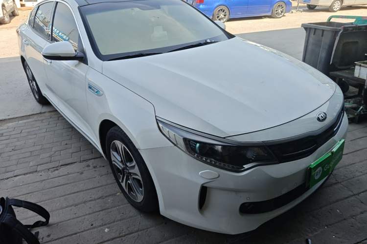 Used Kia K5 New Energy 2018 2.0L ZhiZun Edition Front Right 45 Deg