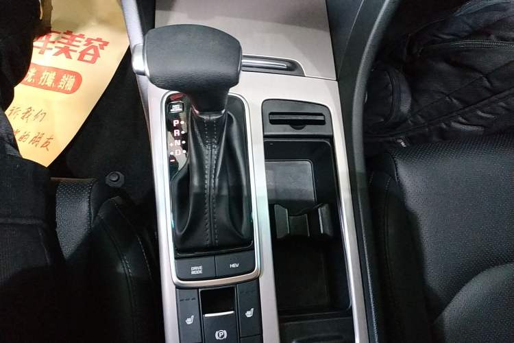 Used Kia K5 New Energy 2018 2.0L ZhiZun Edition Gear Lever