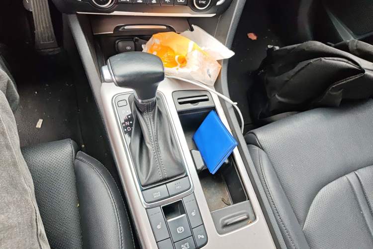 Used Kia K5 New Energy 2018 2.0L ZhiZun Edition Gear Lever