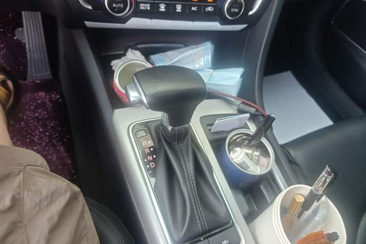Used Kia K5 New Energy 2018 2.0L ZhiZun Edition Gear Lever