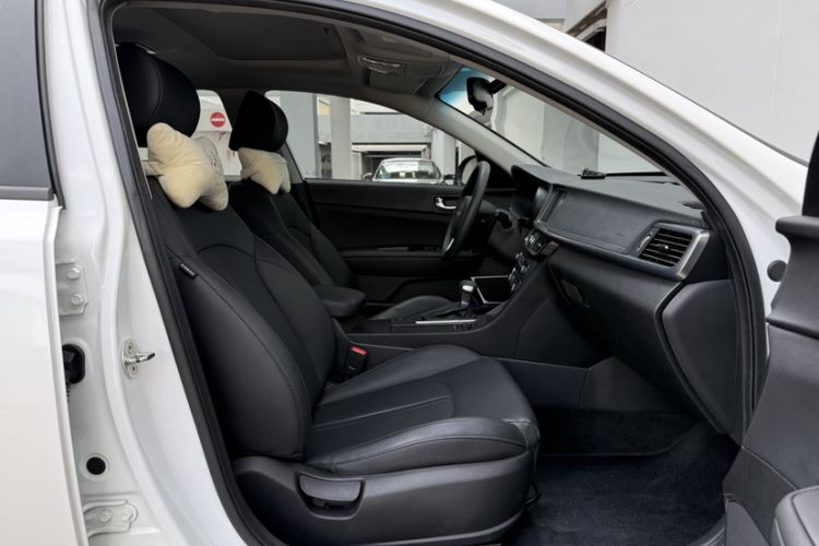 Used Kia K5 New Energy 2018 2.0L Smart Enjoyment Version Interior 9