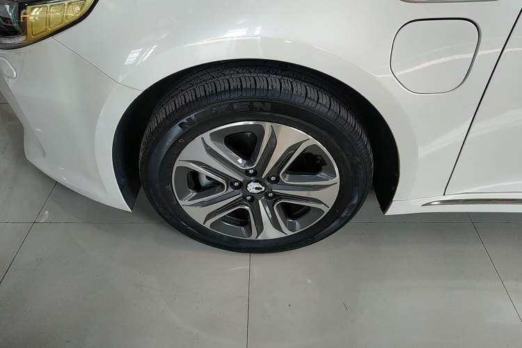 Used Kia K5 New Energy 2018 2.0L ZhiZun Edition Left Front Wheel Hub